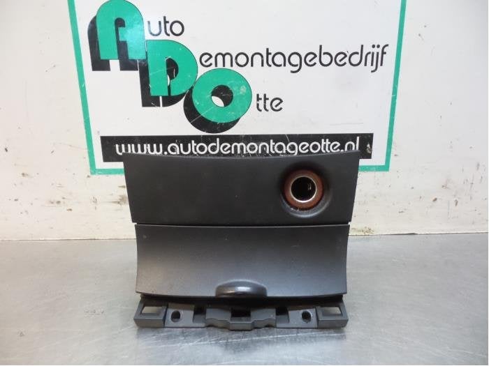 Cendrier avant d'un Mazda 3 (3 03-), -, 3 mois de garantie, Mazda, Utilisé