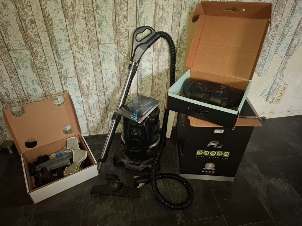 Stofzuiger RITELLO R2 series + powerbrush, Elektronische apparatuur, Stofzuigers, Ophalen, Stofzuiger