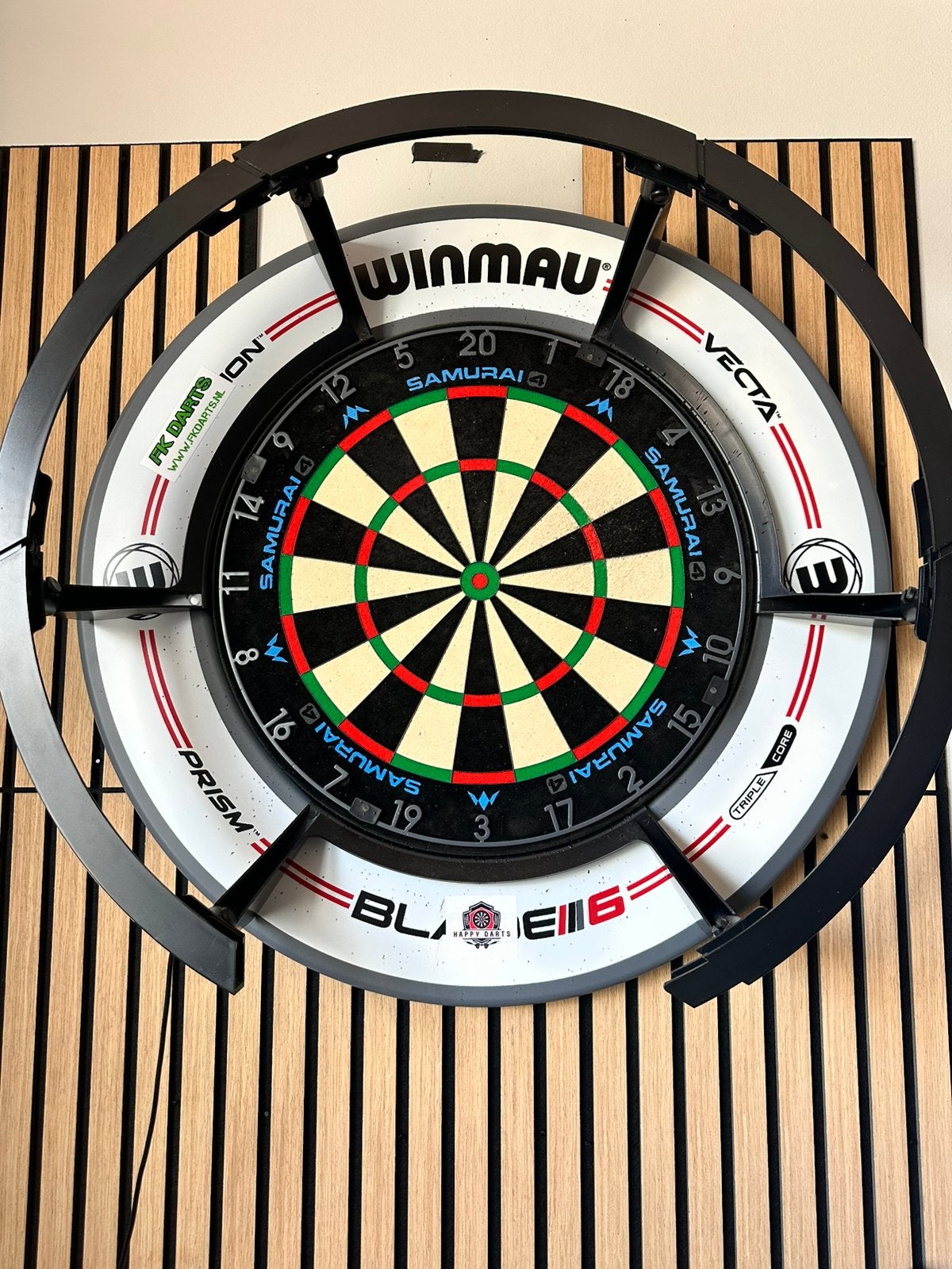 Dartbord plus ring light en surround Samurai 4 bord, Sport en Fitness, Darts, Ophalen of Verzenden, Zo goed als nieuw, Dartbord