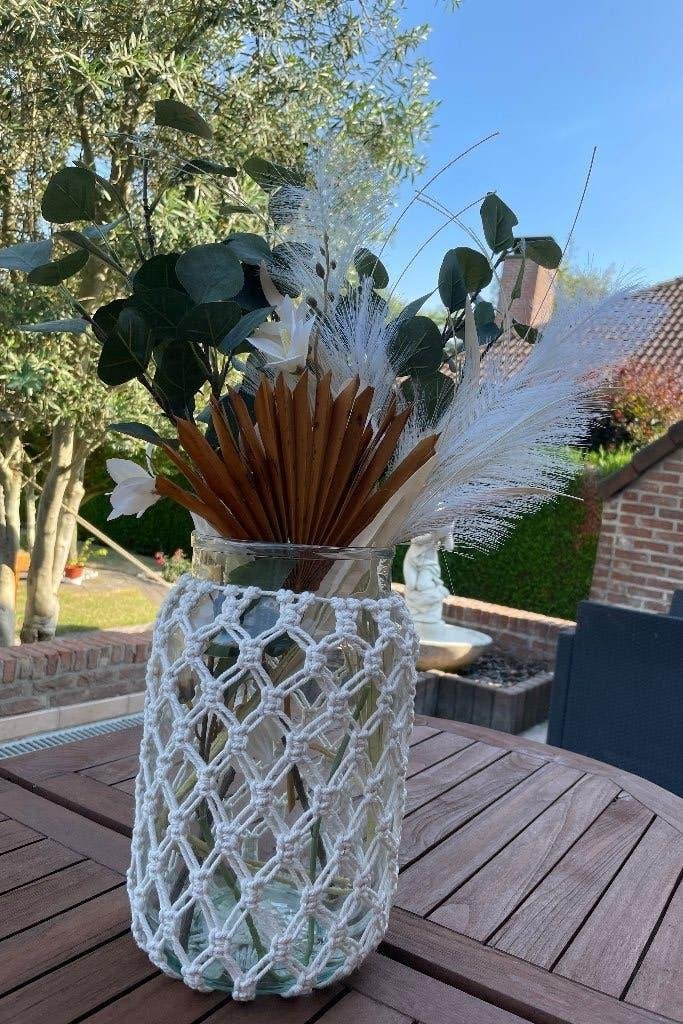 Beau grand vase avec macramé + fleurs, Enlèvement, Neuf, Convient pour fleurs séchées, Autres couleurs