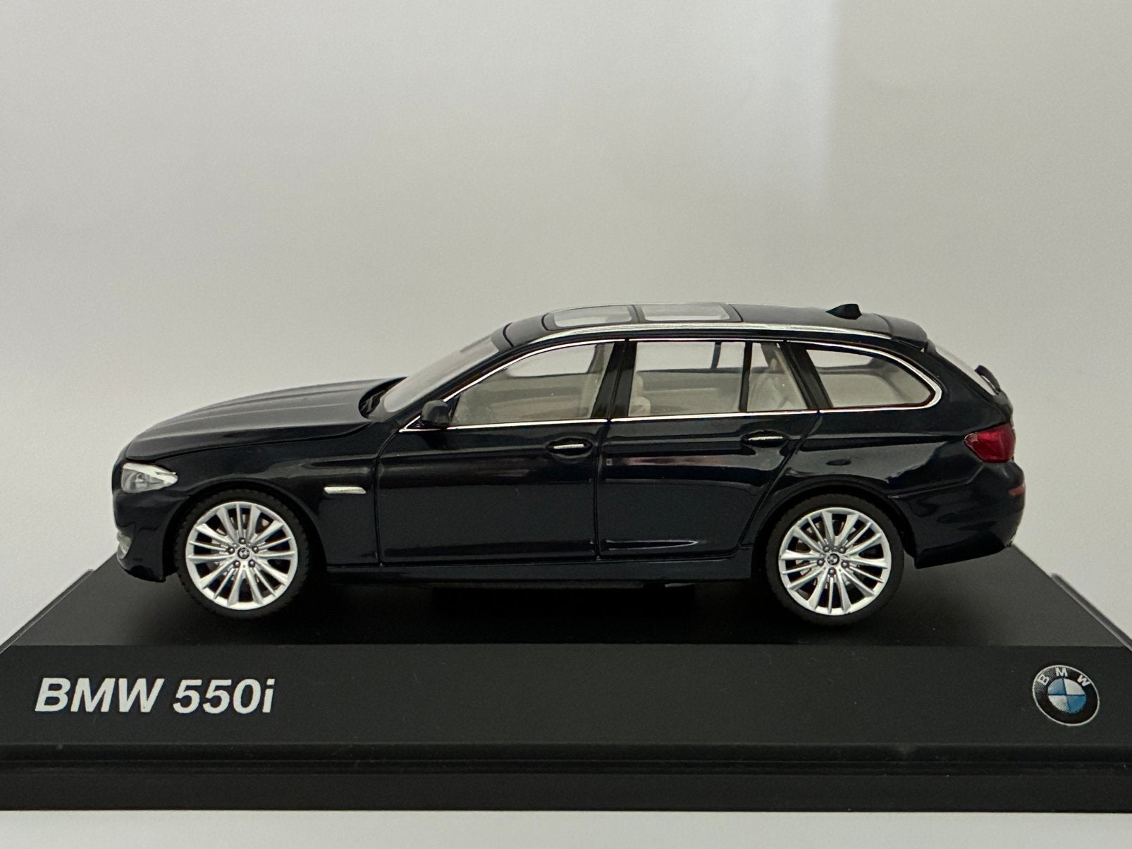 BMW 5-serie 5er Touring (Type F11) 2011 - Schuco, Verzenden, Nieuw, Auto, Schuco