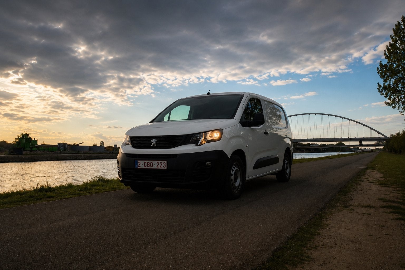 Peugeot Partner L2 Heavy Premium 1.5 BlueHDi 100pk, ✅GEKEURD, Auto's, Voorwielaandrijving, Stof, 4 cilinders, Bedrijf