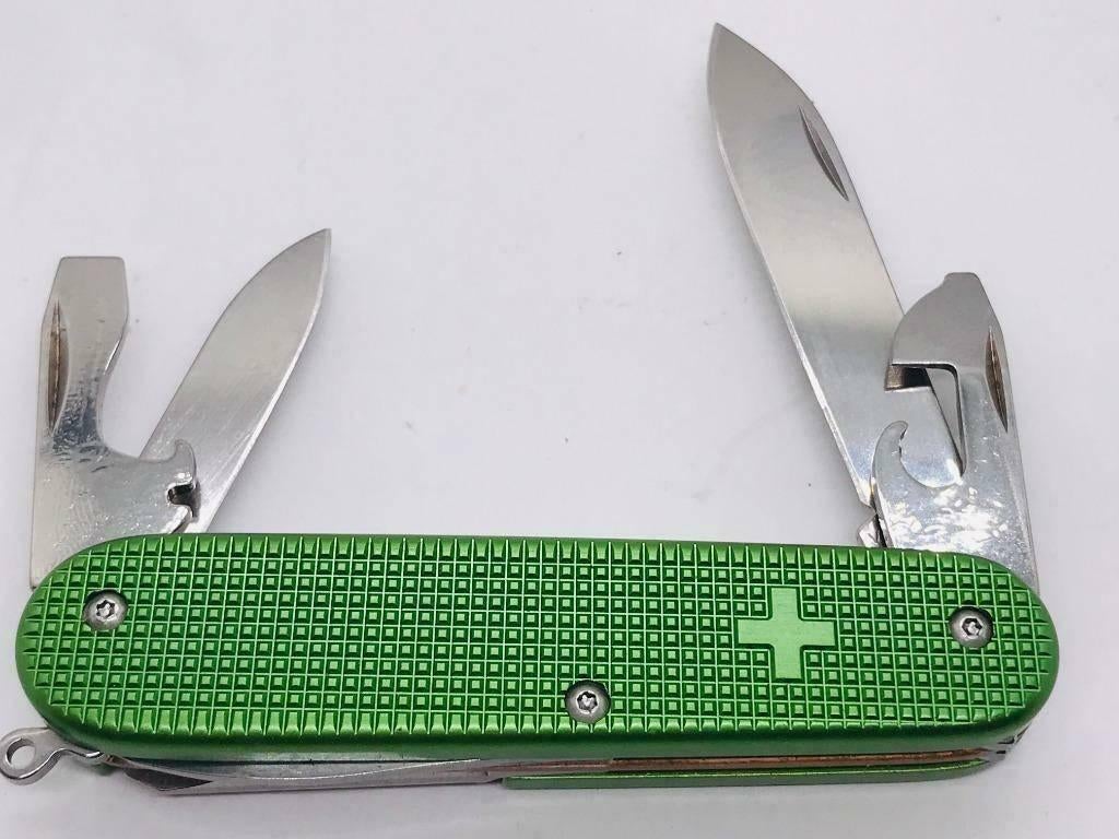 Victorinox CUSTOM Alox Apocalypse Green OLD CROSS 93m, Caravans en Kamperen, Ophalen of Verzenden, Nieuw