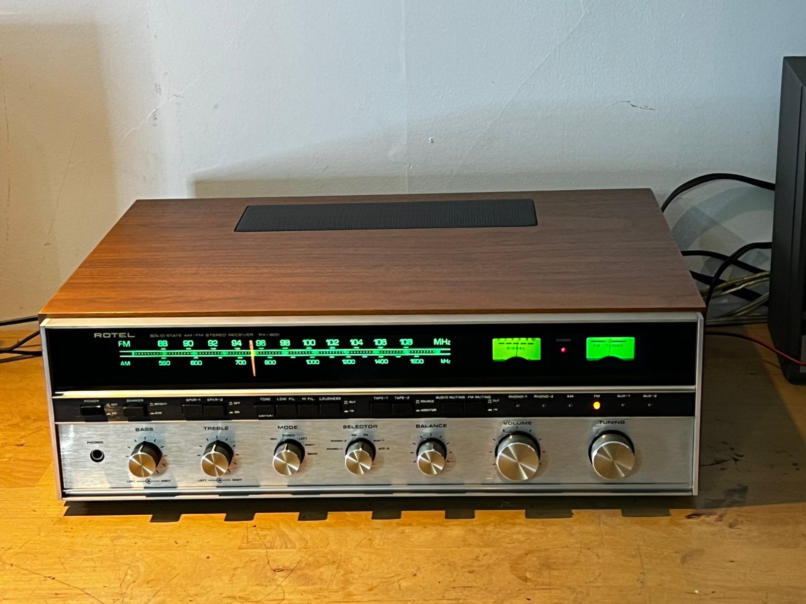 Rotel RX-800, Enlèvement, Stéréo