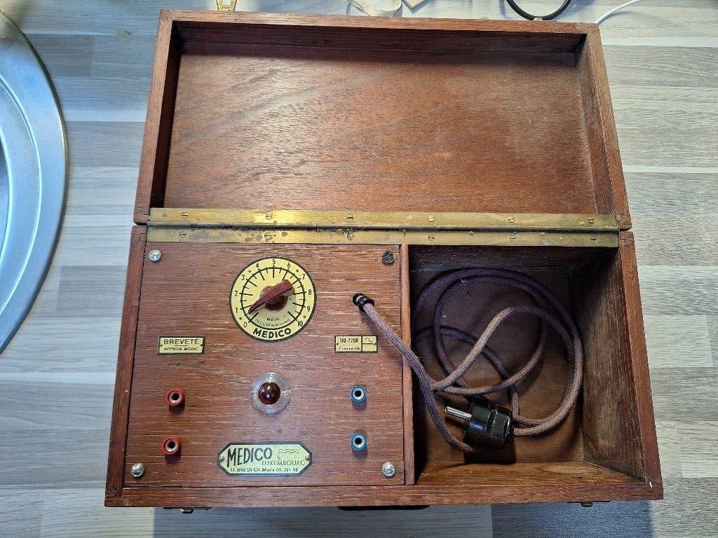 Medico - electrotherapeutisch apparaat, Collections, Appareils électroniques, Enlèvement, Autres types