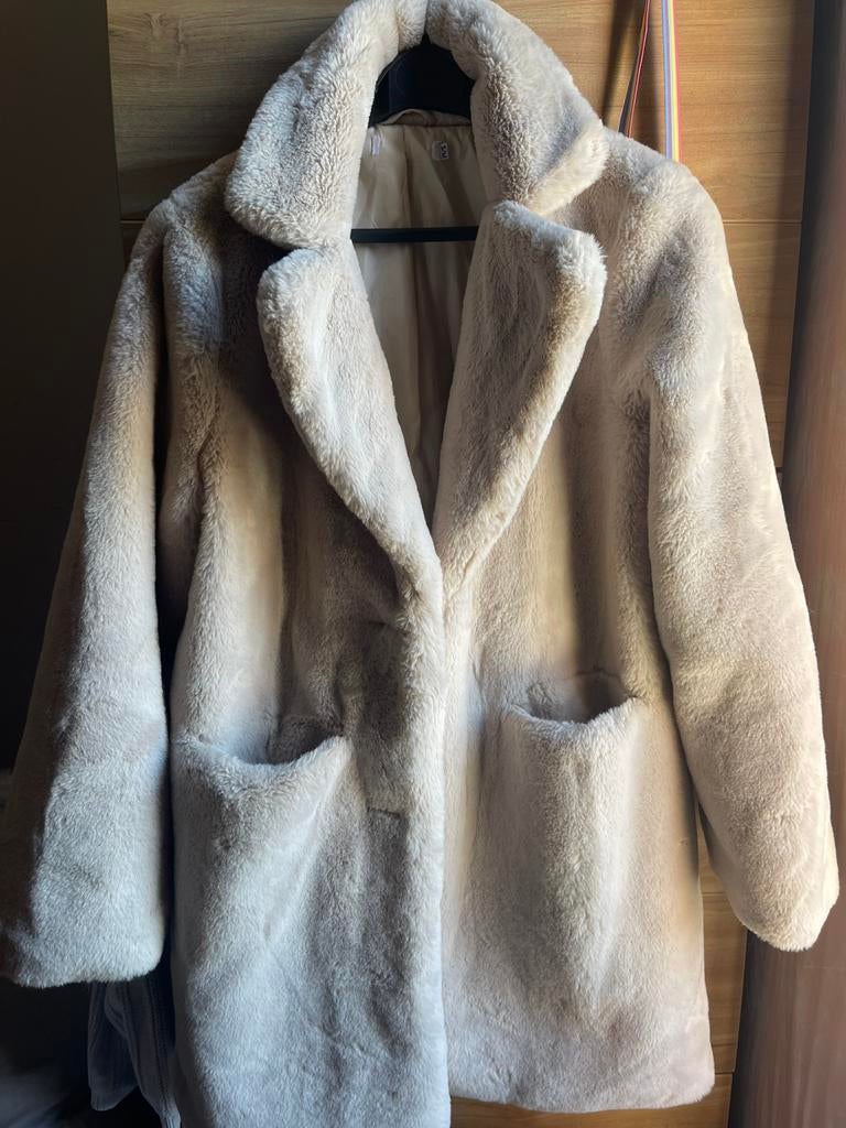Manteau mi-long en fausse fourrure S/M, Enlèvement, Porté, Beige