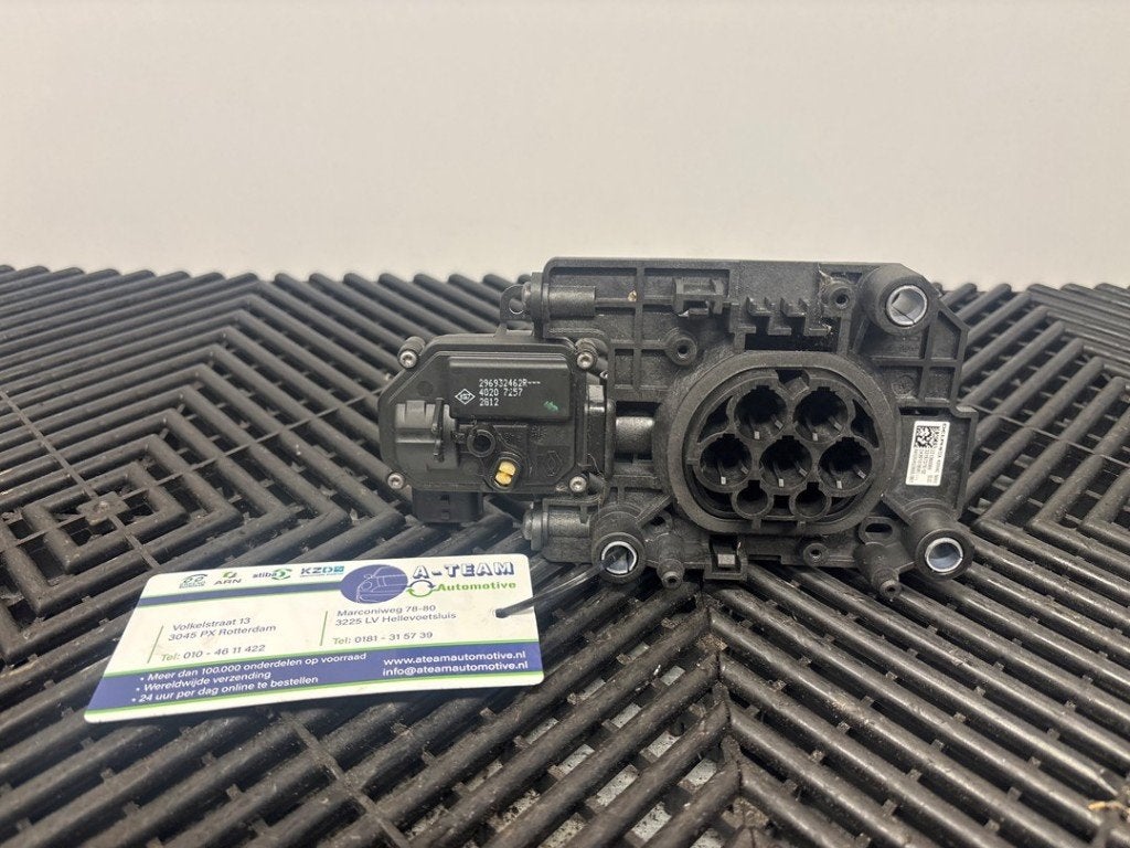 MOTOR VERGRENDELING TANKKLEP Twingo III (AH) (|243910785R|), Gebruikt, Renault, Lisa.Scalzo@aptiv.com, Aptiv PLC