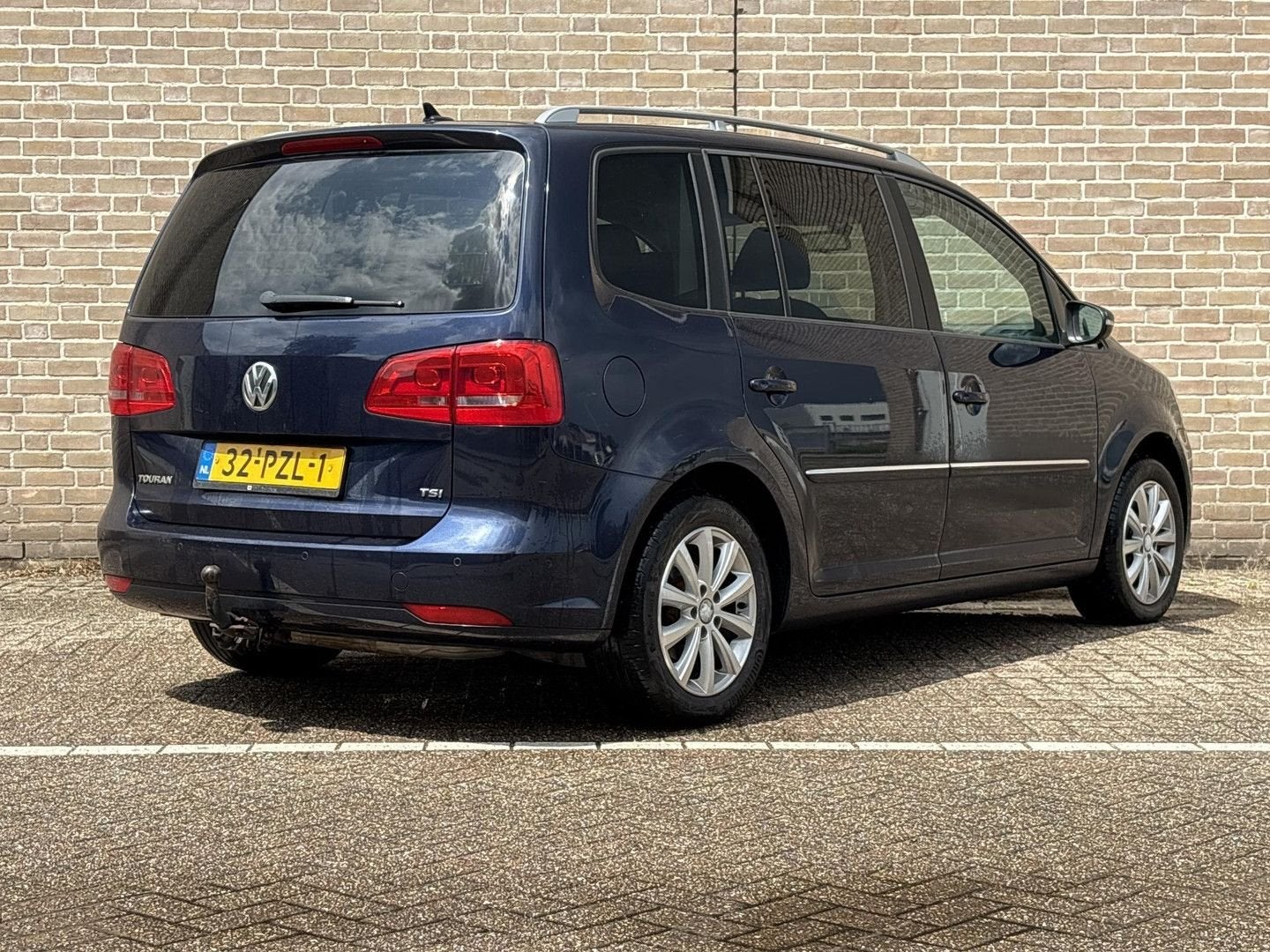 Volkswagen Touran 1.4 TSI Highline 7p. | 7p | Climate | Navi, Auto's, Monovolume, Zwart, Blauw, Handgeschakeld