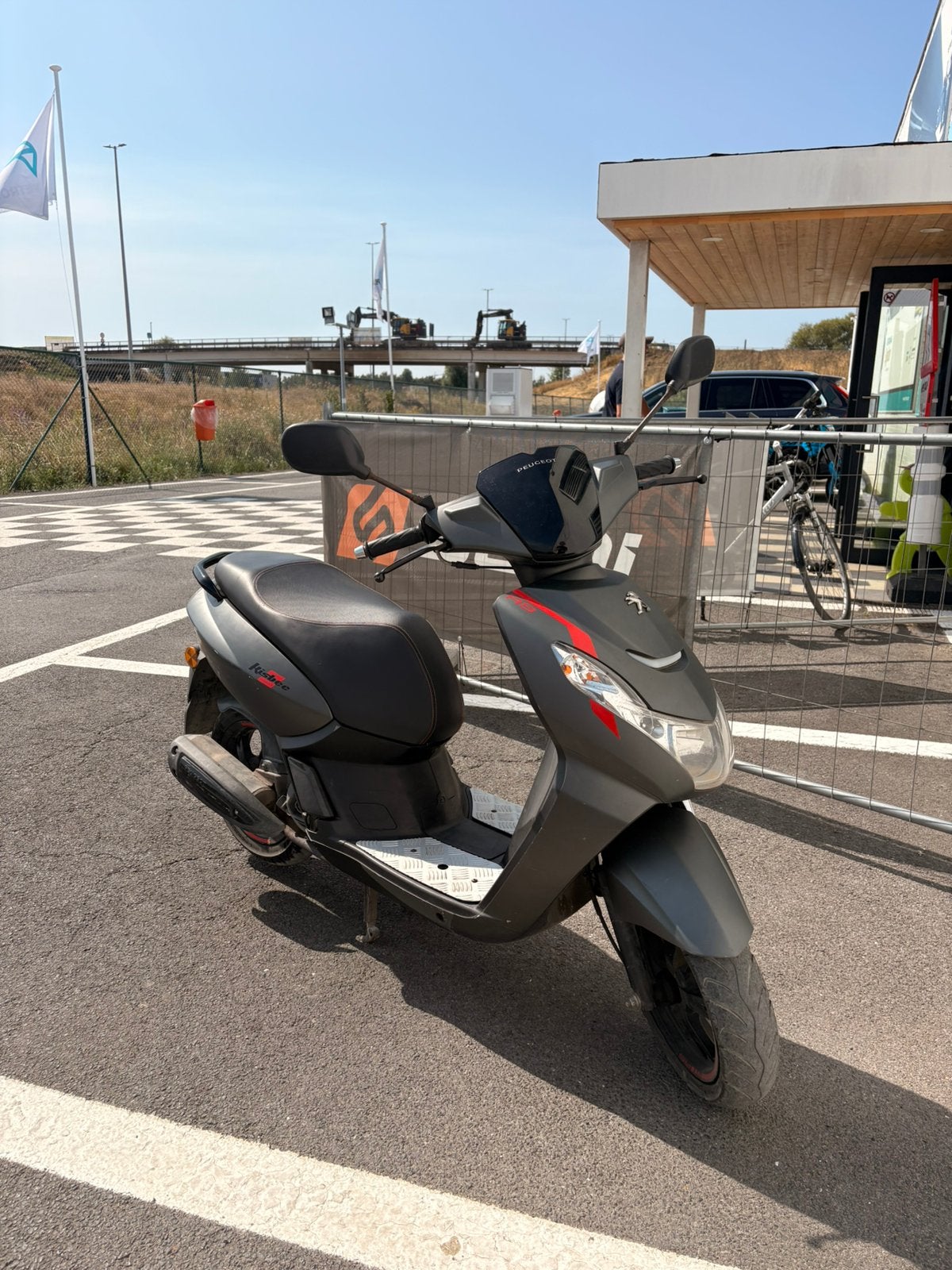 Peugeot kisbee 50cc 4takt injectie 2018, Ophalen, Zo goed als nieuw