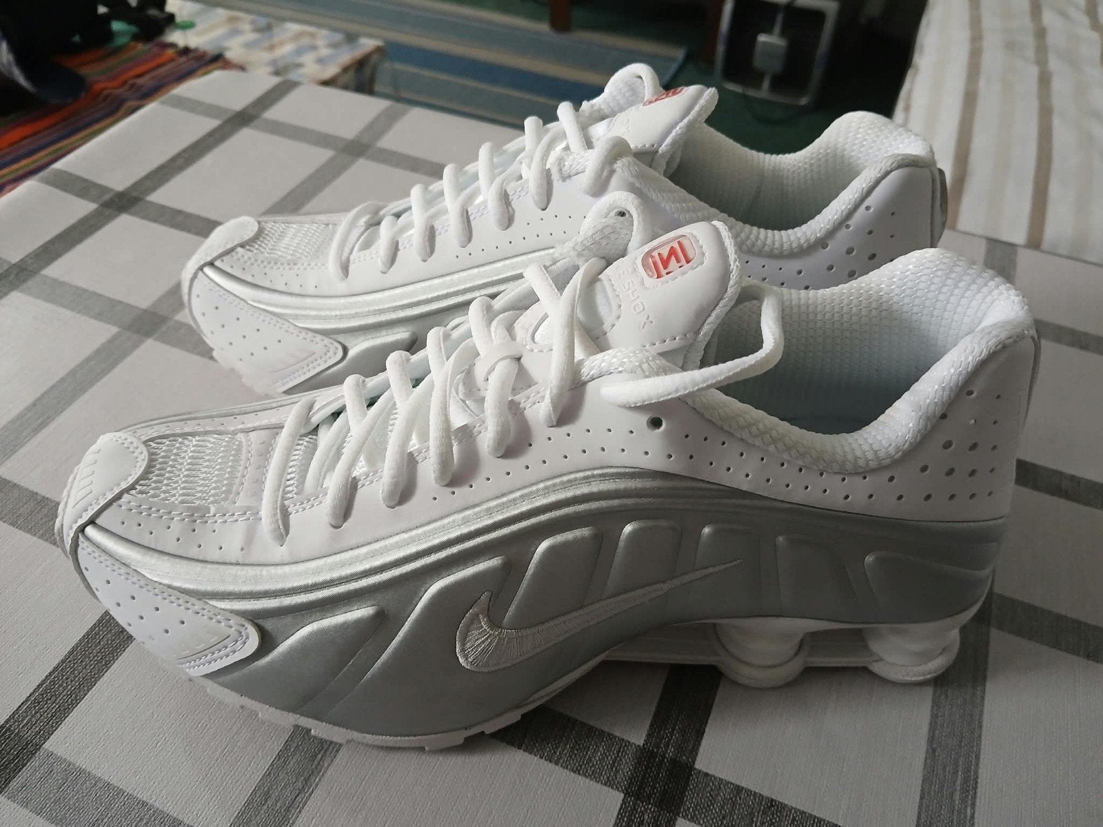 SHOX R4 - Nike  Baskets basses - white/silver, Neuf, Nike, Enlèvement, Blanc