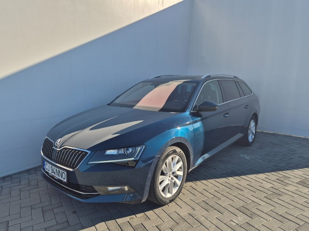 Skoda Superb 1.6 Tdi DSG Style, Auto's, Euro 6, 4 cilinders, Blauw, Adaptieve lichten