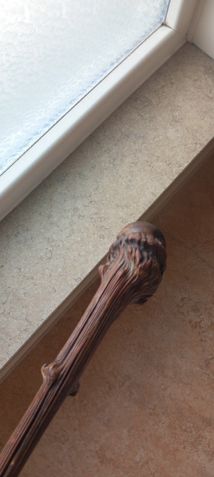 Wandelstok uit natuurlijk hout, Ophalen