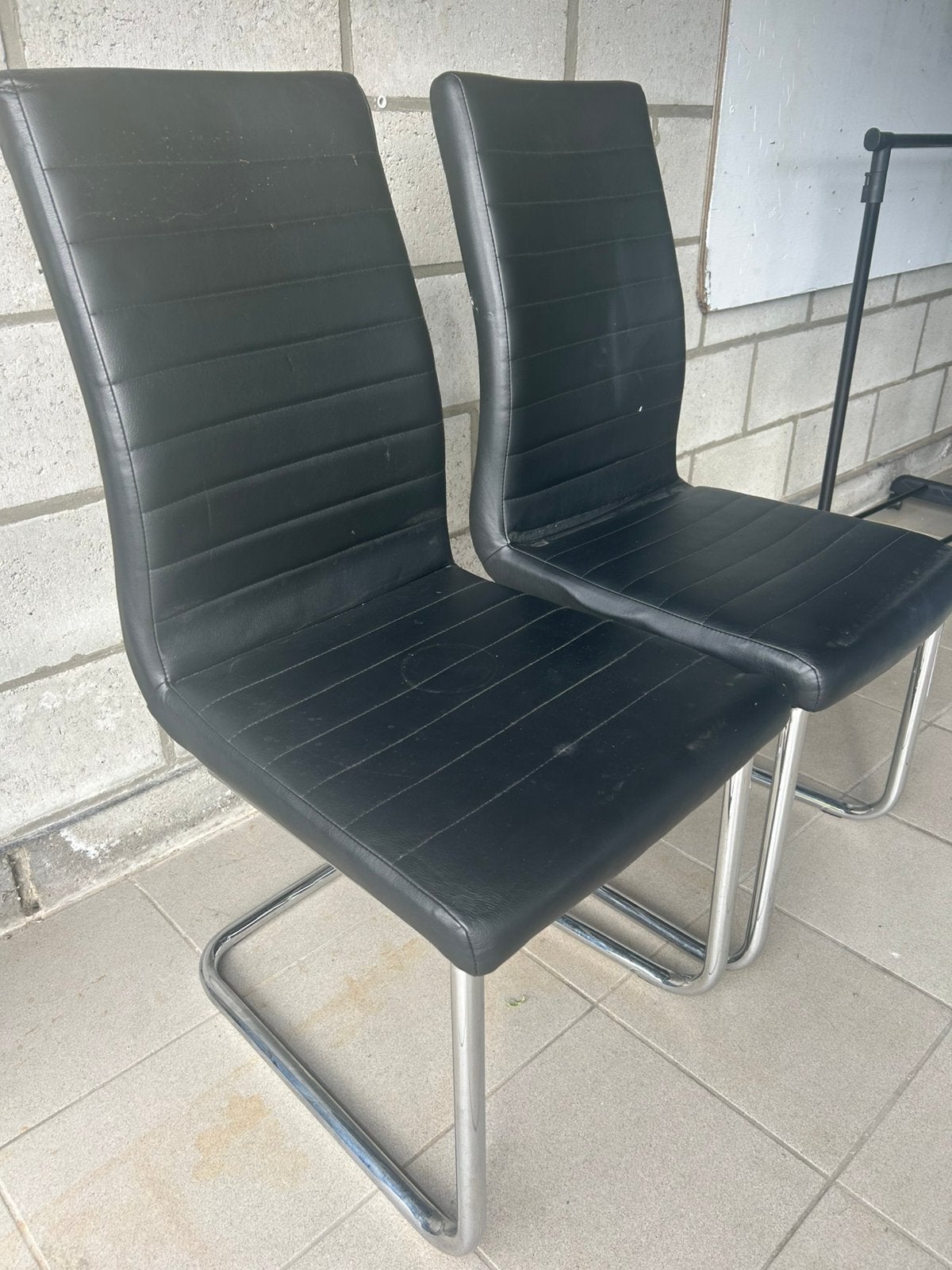 Stoelen, Ophalen, Zo goed als nieuw