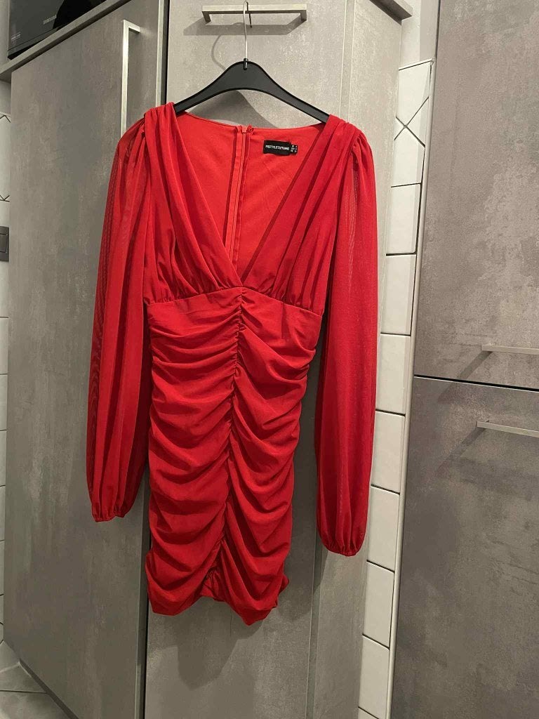ROBE rouge sexy élégante Longues manches en voile S, Vêtements | Femmes, PRETTYLITTLE THING, Enlèvement ou Envoi, Taille 36 (S)
