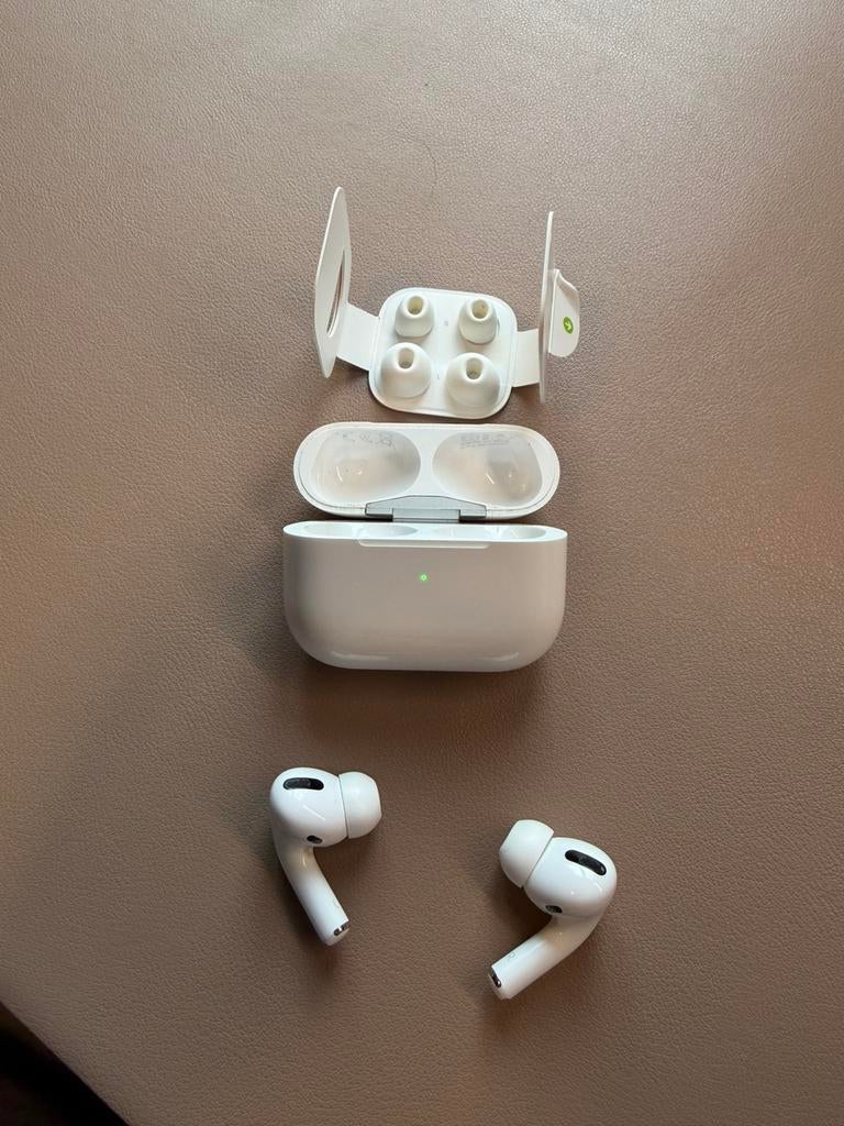 Airpods pro 1 original avec son chargeur, Ophalen, Zo goed als nieuw, Apple, Bluetooth