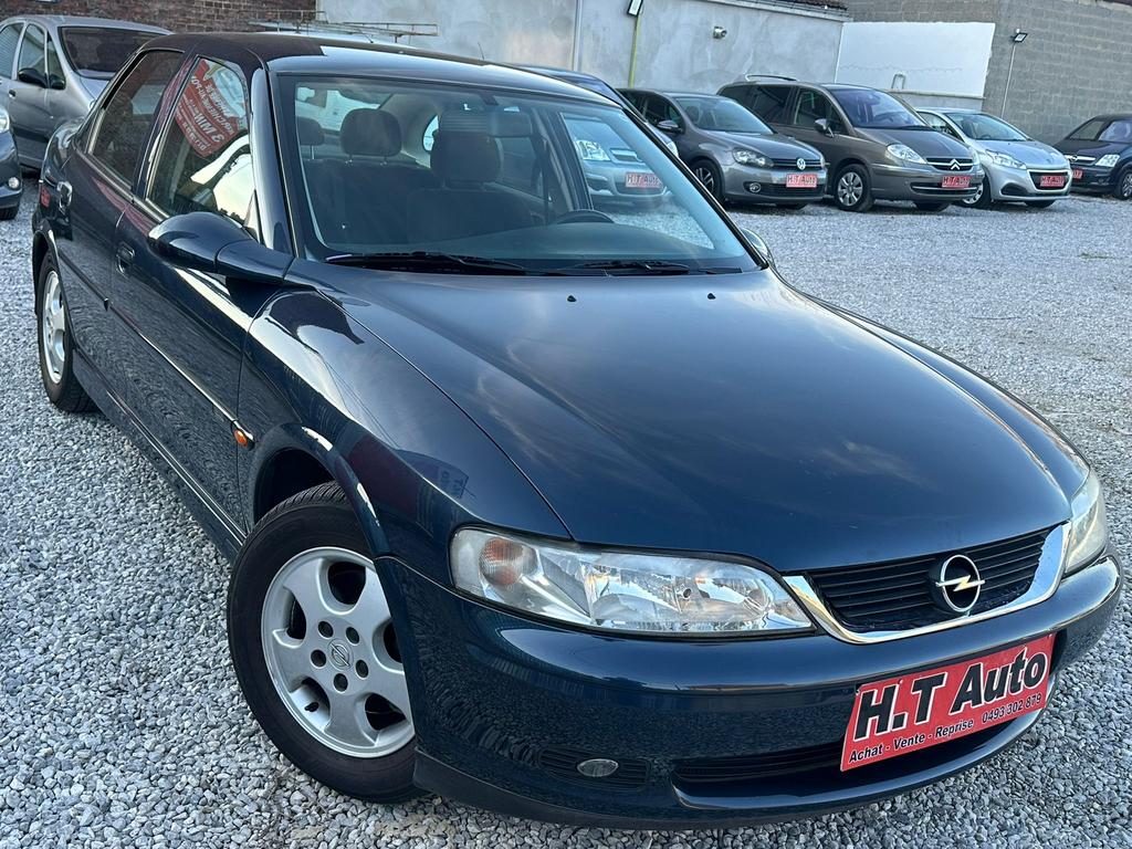 Opel vectra 1.6i essence /airco/88.000km ct ok, Autos, Entreprise, Boîte manuelle, Entretenue par le concessionnaire, Tissu