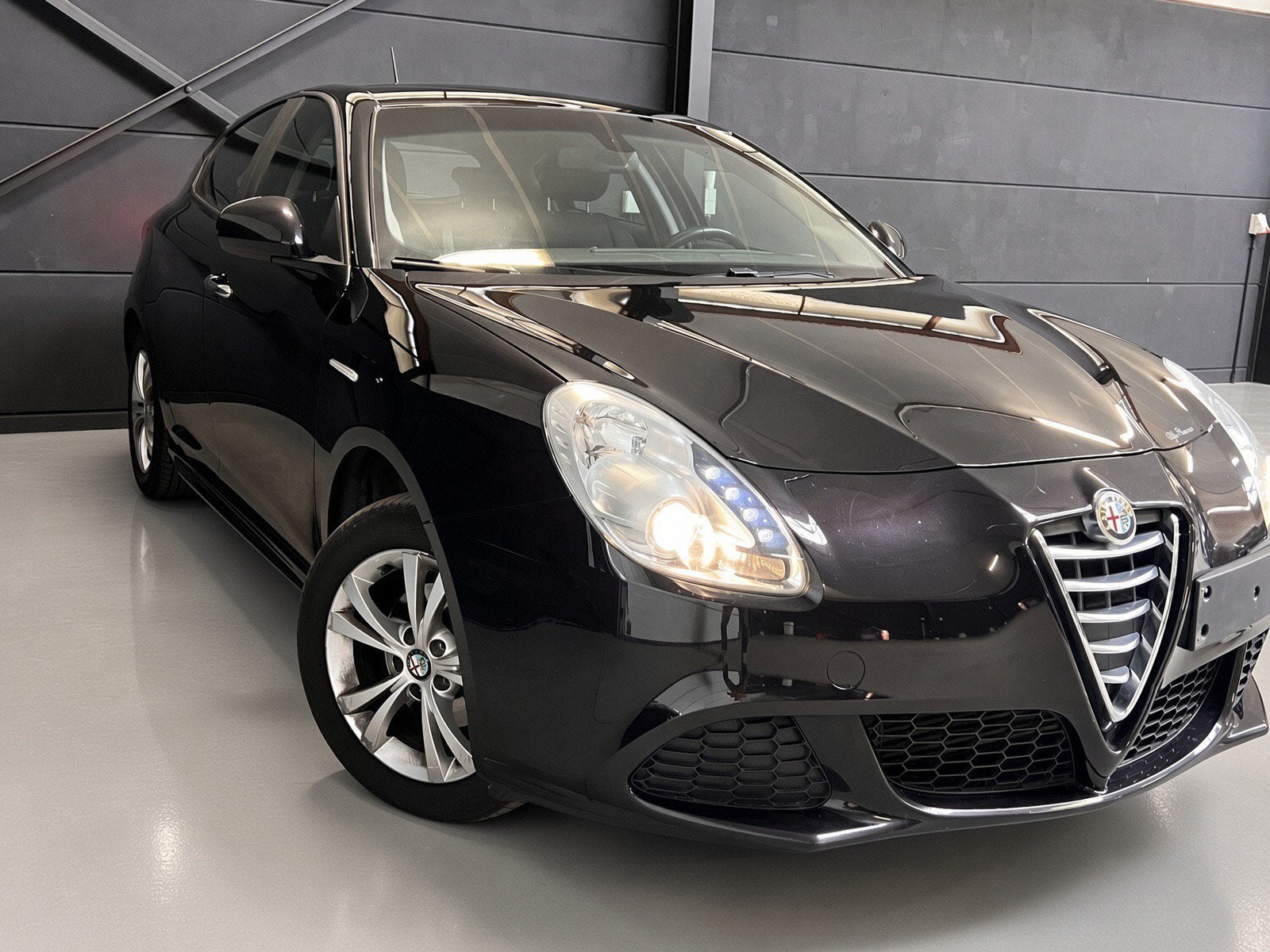 Alfa Romeo Giuletta 1.4i, bj2016, 168.000km, Keuring VVK, Auto's, Stof, Euro 6, Zwart, Bedrijf