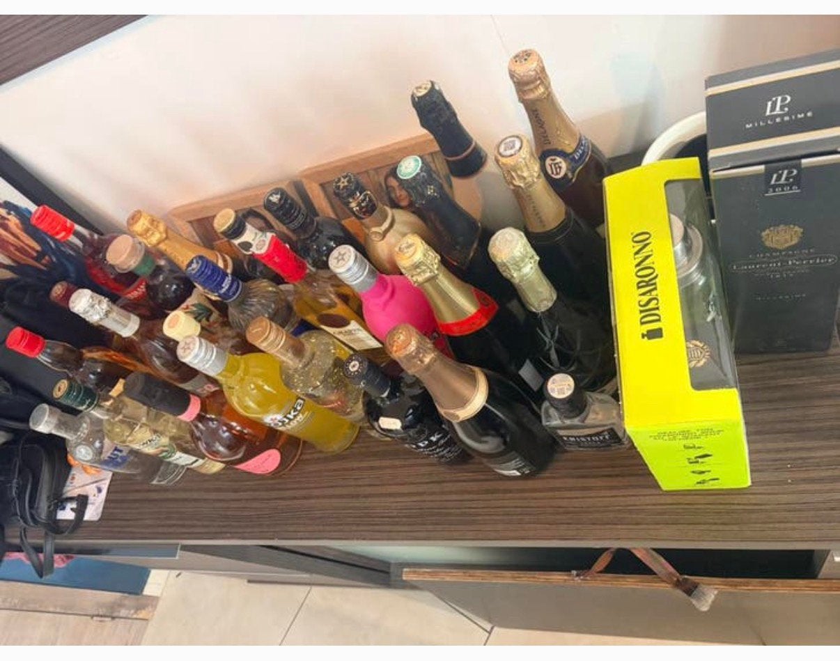 Lot d'exception bouteilles d'alcool – Champagne Valeur 600€), Enlèvement
