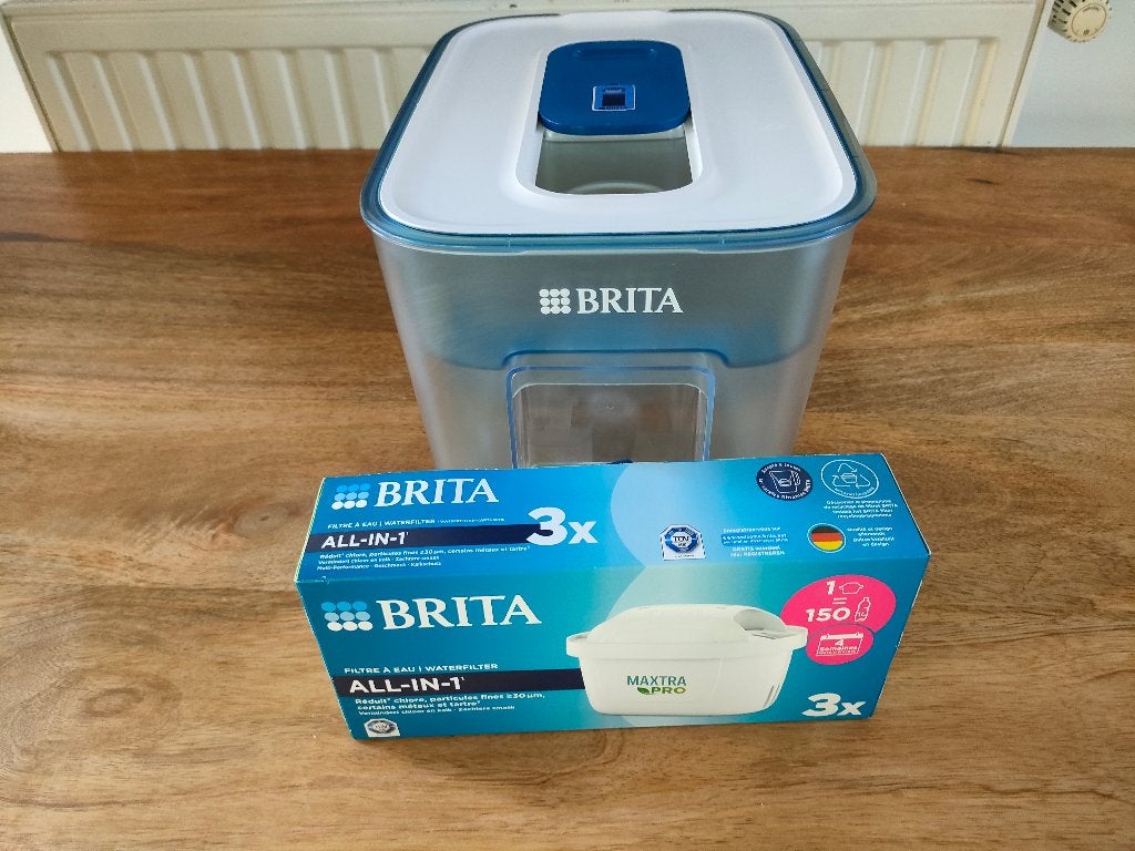 BRITA waterfiltertank 8,2L + 3 filters, Kunststof, Ophalen of Verzenden, Zo goed als nieuw, Overige merken