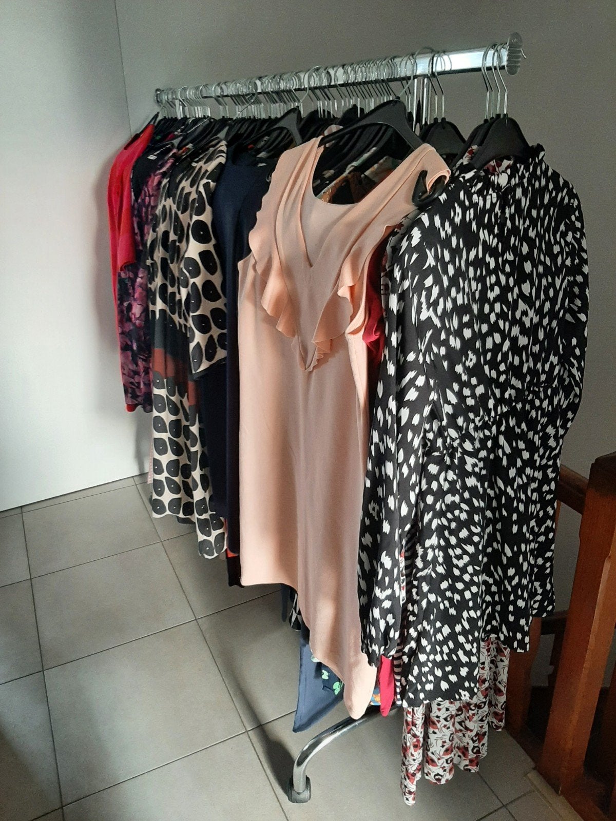 250 kleedjes alle maten . 6 € per stuk of 195€/50 stuks, Kleding | Dames, Jurken, Ophalen of Verzenden