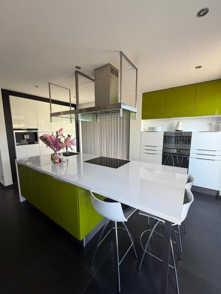 Cuisine équipée, Maison & Meubles, Cuisine | Cuisines complètes, Utilisé, Blanc, Composite, Avec îlot, Brillant ou Laqué, Enlèvement