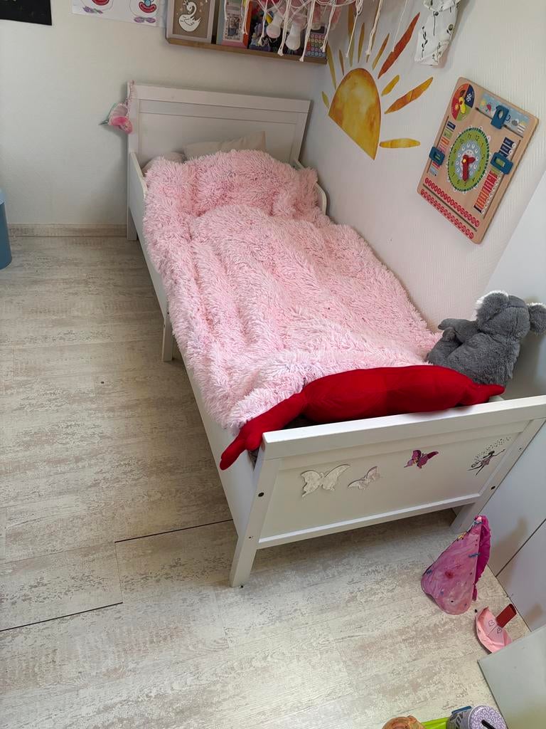 Ikea verstelbaar  peuterbed wit, Kinderen en Baby's, Kinderkamer | Bedden, Ophalen, Zo goed als nieuw, Matras
