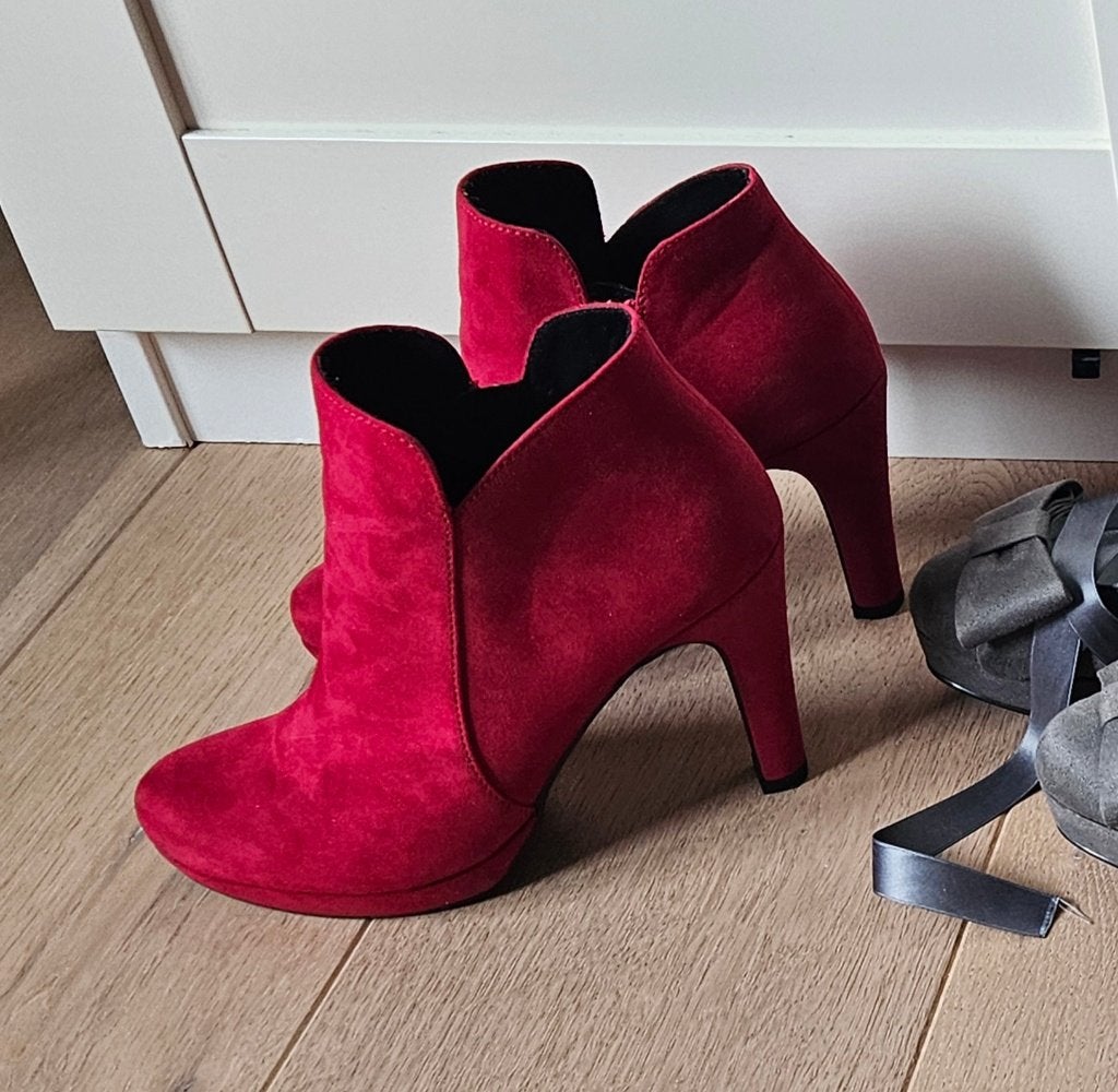 Rode enkellaarsjes tamaris, Vêtements | Femmes, Enlèvement ou Envoi, Comme neuf, Boots et Botinnes, Rouge