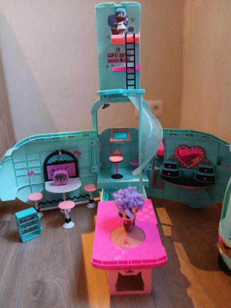 Lol surprice! Glam N' Go Glamper
Poppen camper, Ophalen, Zo goed als nieuw, Poppenhuis
