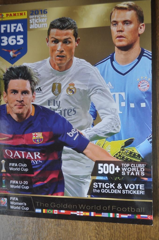 PANINI COMPLEET ALBUM FIFA 365 GOLDEN WORLD FOOTBALL 2016, Enlèvement ou Envoi, Utilisé, Plusieurs autocollants