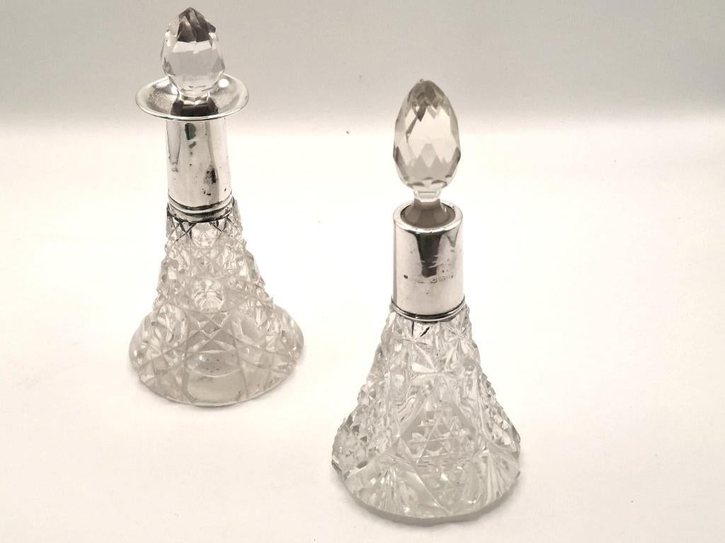 2 stuks antiek geslepen kristal Engelse parfumflesjes., Antiek en Kunst, Ophalen