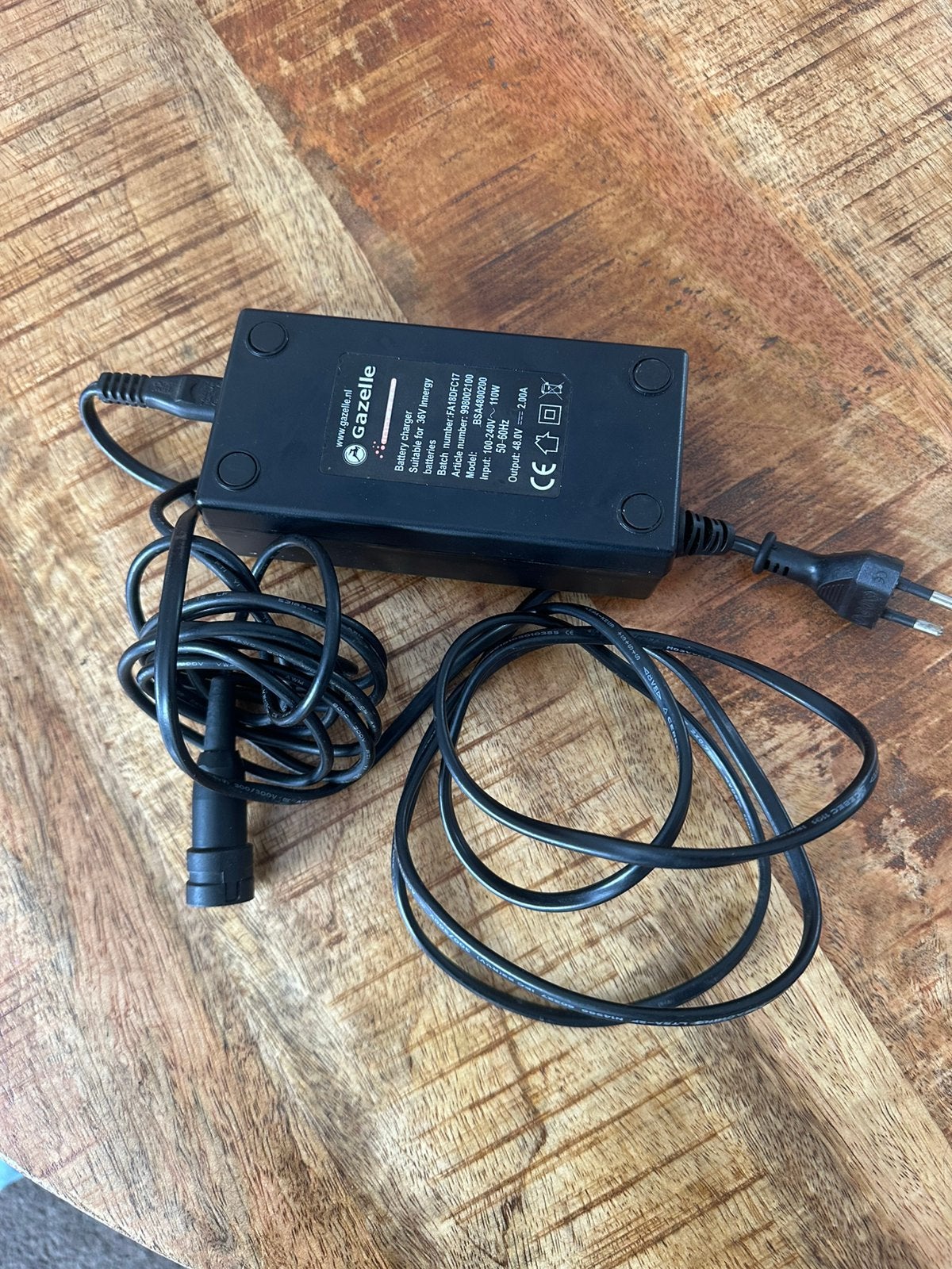 Gazelle oplader 36V, Informatique & Logiciels, Chargeurs d'ordinateur portable, Enlèvement, Comme neuf