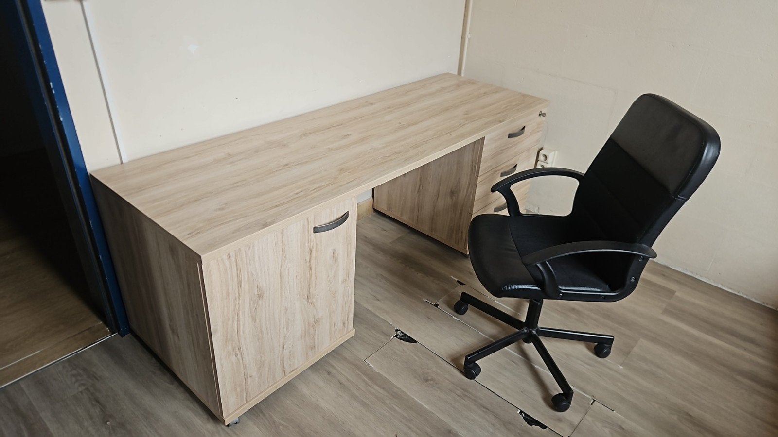 Bureau en bureaustoel, Ophalen, Opbergruimte