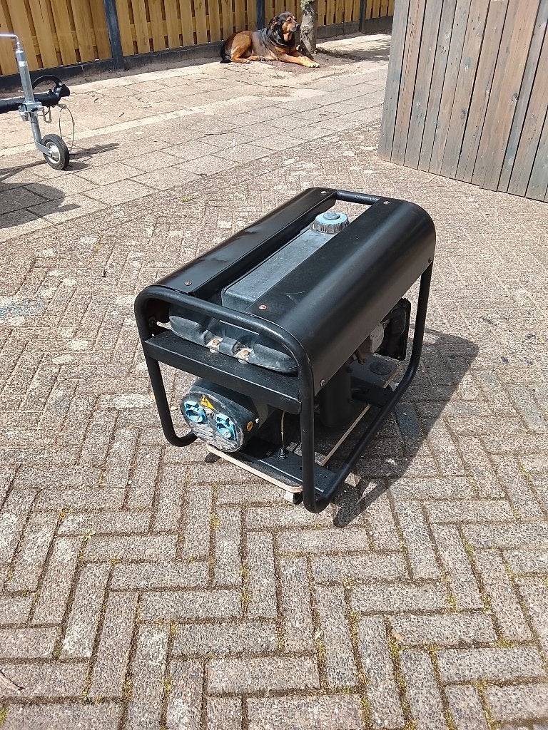 Agrégat, Bricolage & Construction, Enlèvement, Utilisé, Moins de 5 kVA, Essence