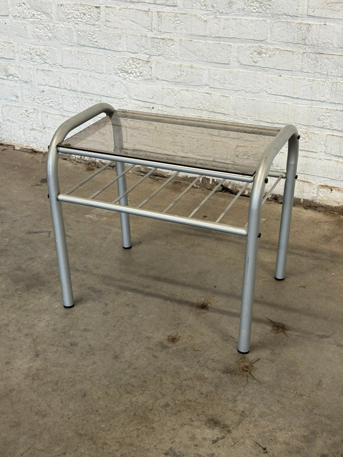 Table de chevet / table d’appoint — Métal & Verre fumé, Enlèvement, Comme neuf, Verre