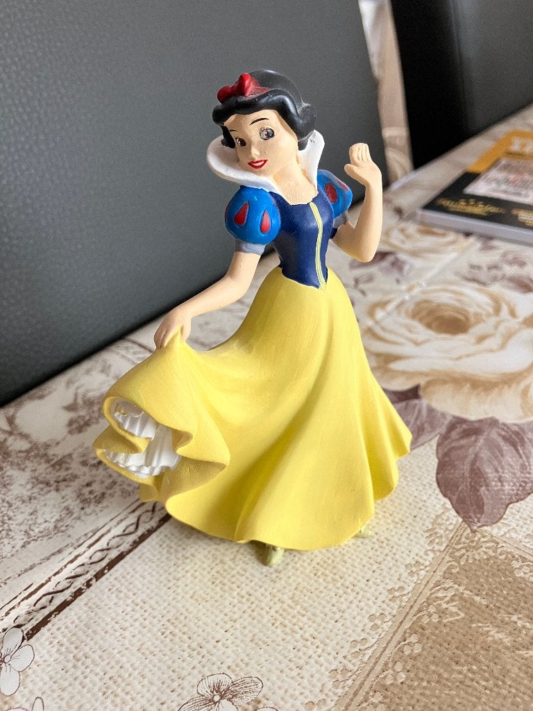 Disney beeldje sneeuwwitje, Verzamelen, Ophalen of Verzenden, Sneeuwwitje of Doornroosje, Beeldje of Figuurtje
