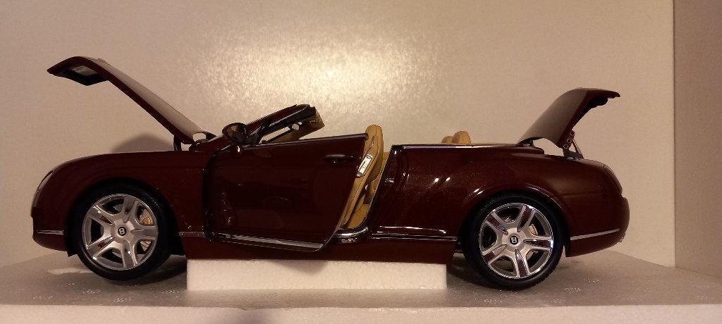1/18 Bentley Continental GTC W12 Cabriolet 2006 Minichamps, Enlèvement ou Envoi, Comme neuf, Voiture, MiniChamps