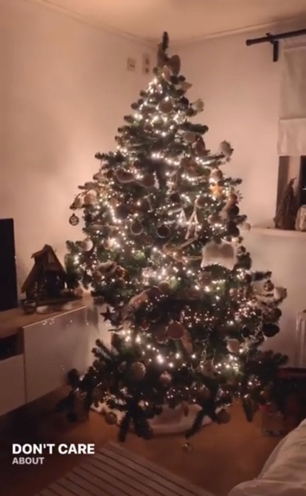 Grote volle kunstkerstboom, Ophalen, Zo goed als nieuw