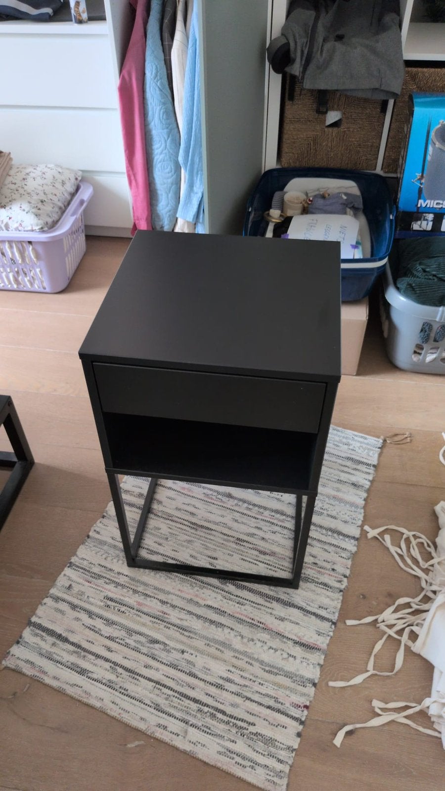 2x zwart nachtkastje (IKEA Vikhammer), Ophalen, Zo goed als nieuw