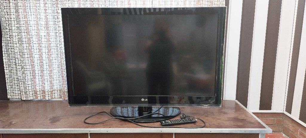 TV LG (42 inch / 107 cm) met afstandsbediening, Audio, Tv en Foto, Ophalen, Gebruikt, LCD, 100 cm of meer