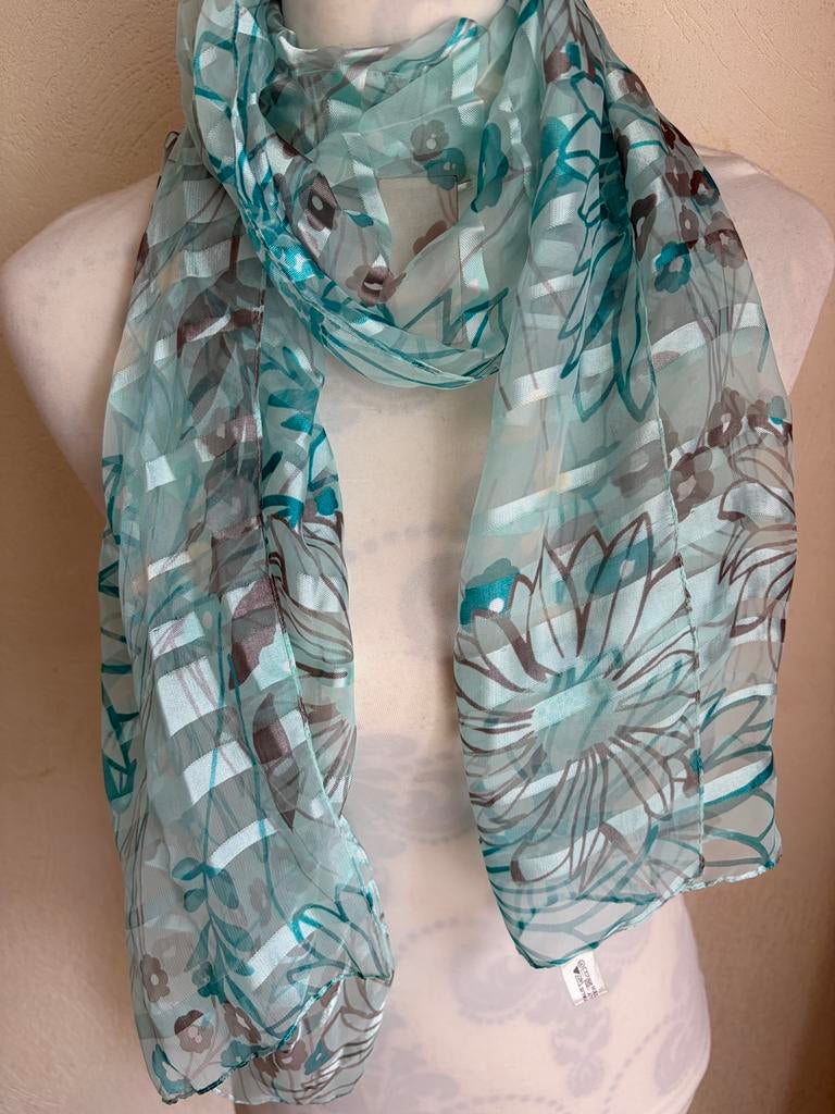 Foulard voile fabriqué en Italie, Kleding | Dames, Mutsen, Sjaals en Handschoenen, Ophalen of Verzenden, Zo goed als nieuw
