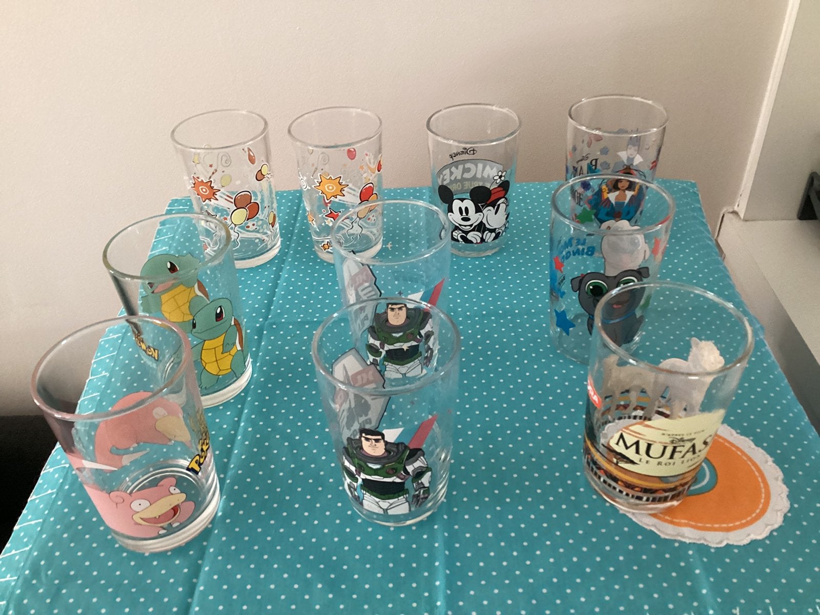 Pakket kleine drinkglazen met cartoon., Ophalen, Zo goed als nieuw