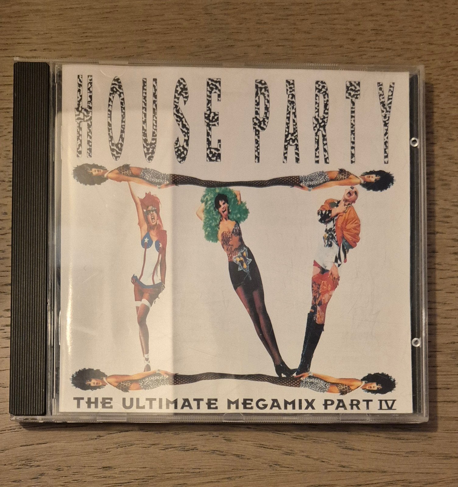 Turn up the Bass House Party 4 / IV, Enlèvement ou Envoi, House