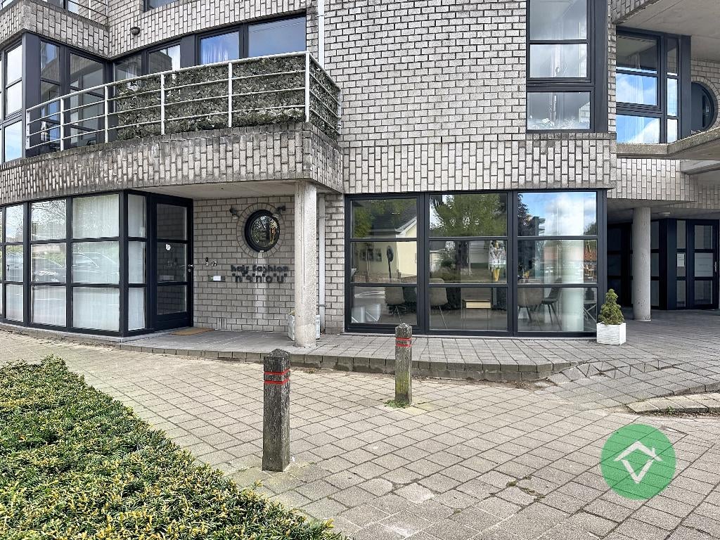 Volledig gerenoveerd handelspand met woonst en garage te Koe, 546 kWh/m²/jaar, 2 kamers, Provincie West-Vlaanderen, Appartement