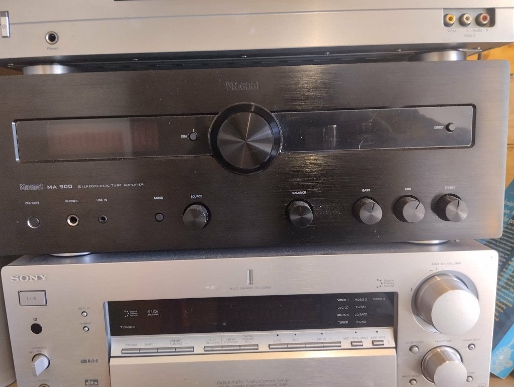 magnat ma900, Ophalen of Verzenden, Zo goed als nieuw, Stereo, 120 watt of meer