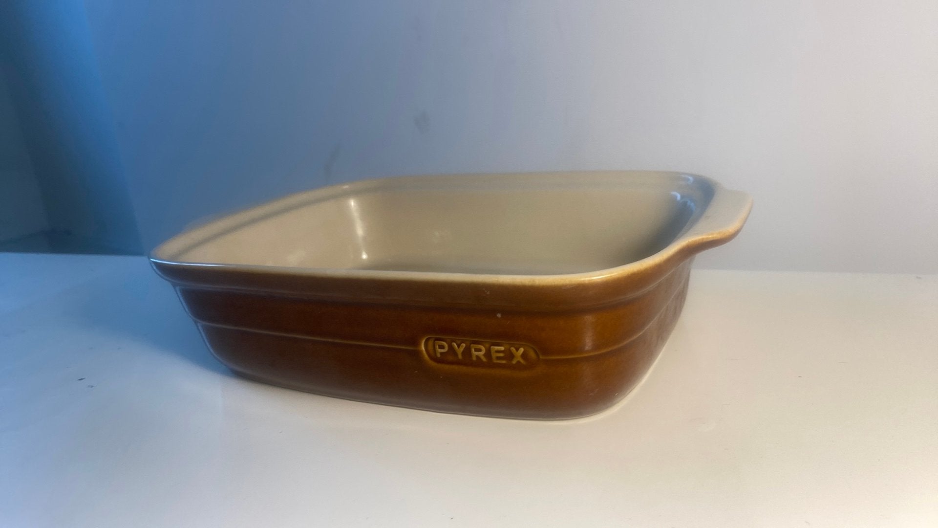 Vintage Pyrex ovenschaal, Huis en Inrichting, Met handvatten, Ophalen of Verzenden, Zo goed als nieuw, Steen/keramiek