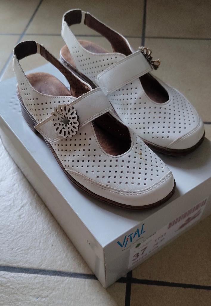 Diverse schoenen maat 37 - Vital - Memphisto, Kleding | Dames, Schoenen, Pumps, Beige, Zo goed als nieuw, Ophalen
