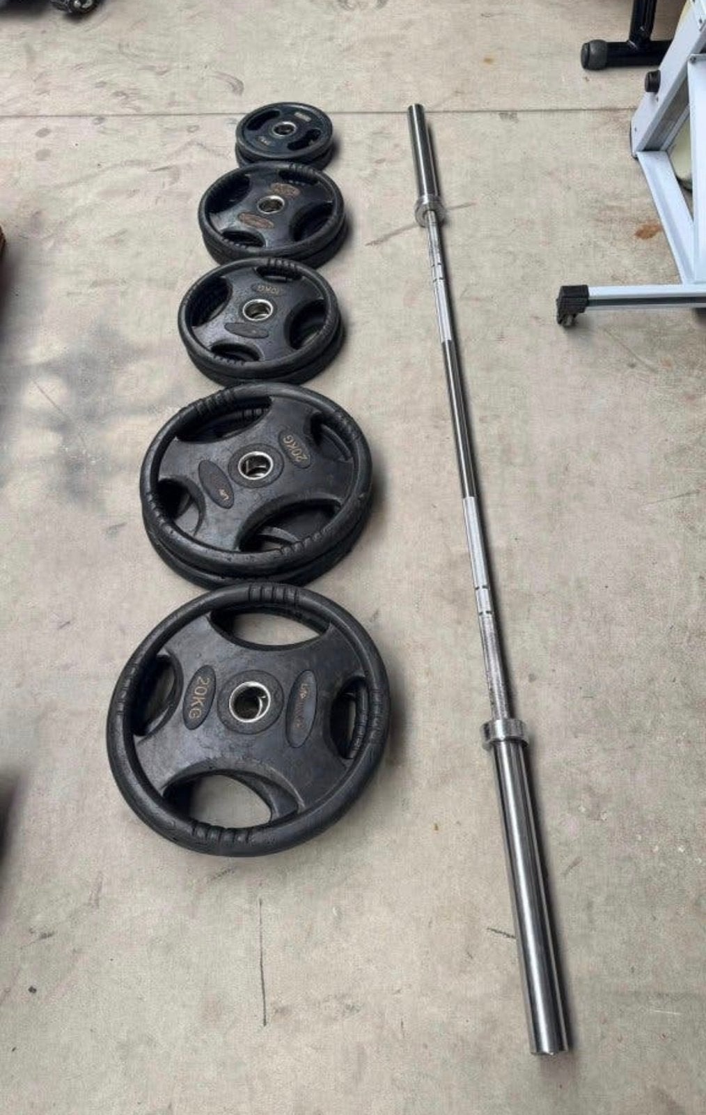 130kg Lifemaxx Gewichten + Olympische Barbell 220cm, 20kg, Sports & Fitness, Équipement de fitness, Enlèvement, Utilisé, Plaques d'haltères