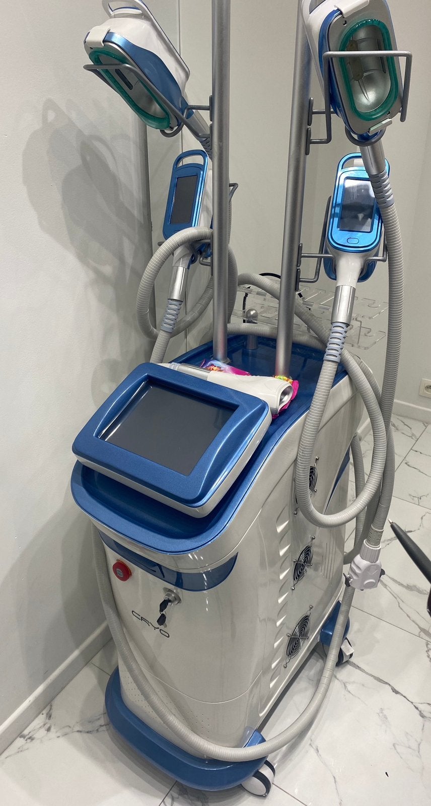 Cryolipolyse + RF, Enlèvement, Comme neuf