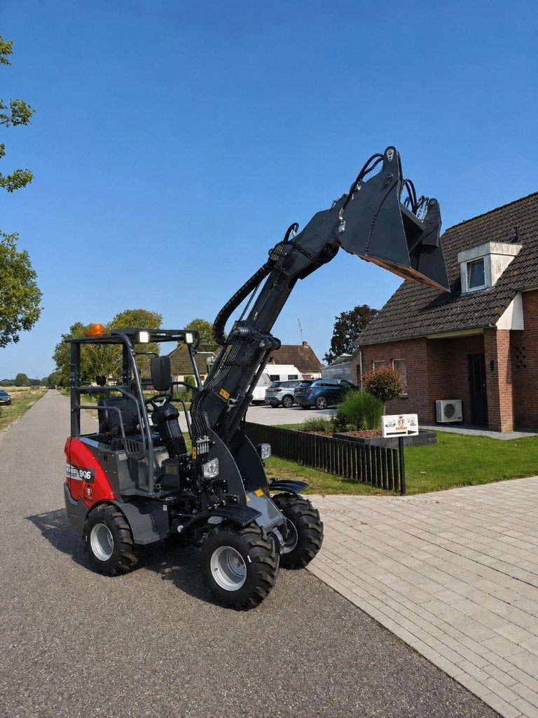 Pelle à chargeuse sur pneus Farmer 906T KINGWAY neuve Perkin, Articles professionnels, Machines & Construction | Grues & Excavatrices