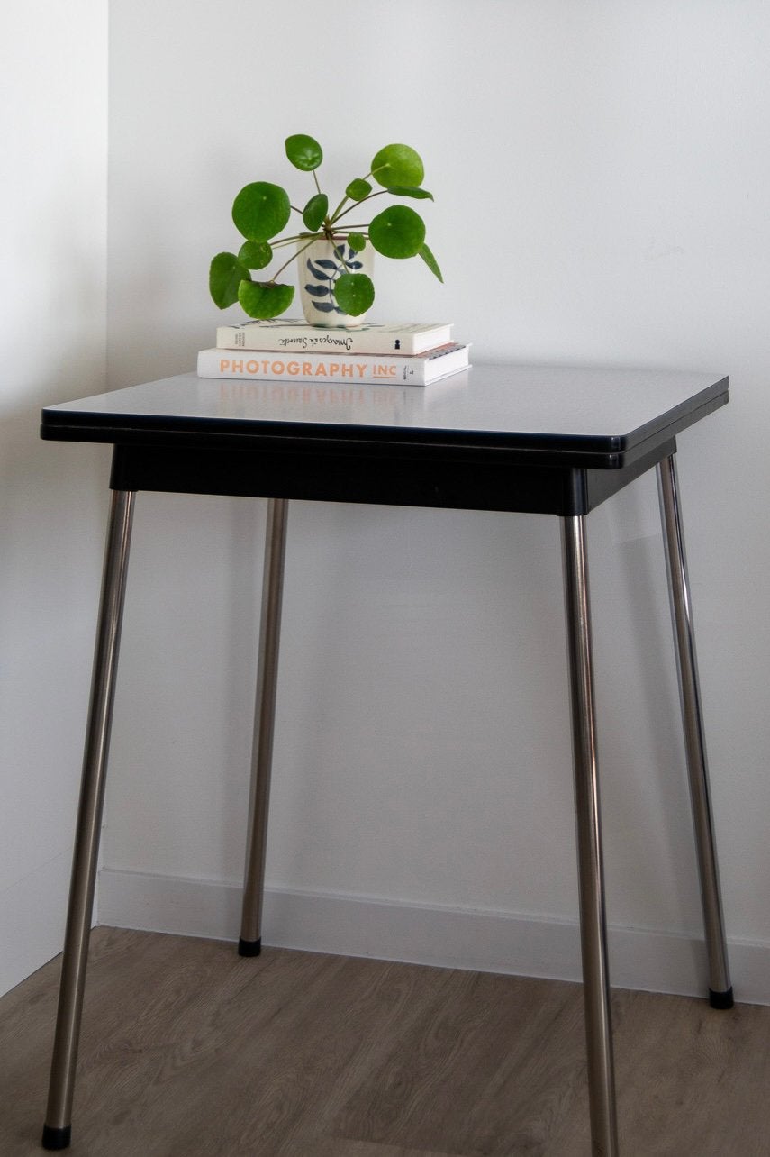 Uitklapbare Vintage Formica tafel van TAVO (made in Belgium), Huis en Inrichting, Tafels | Eettafels, Gebruikt, Ophalen